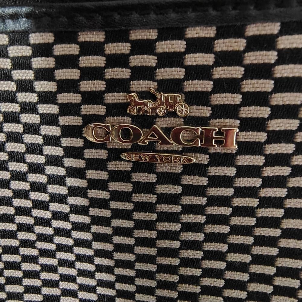 👛Coach Legacy Corner Zip Wristlet F13311 NWOT - Picture 6 of 9